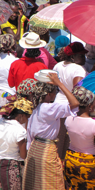 women with capulana