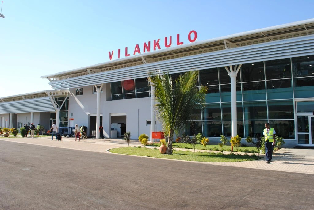 Spelling of Vilanculos airport sign in Mozambique